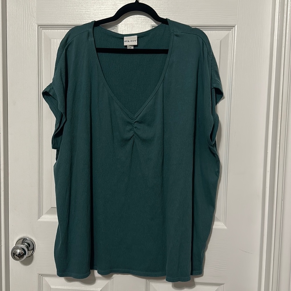 Ava & Viv 2X Green V-Neck Shirt